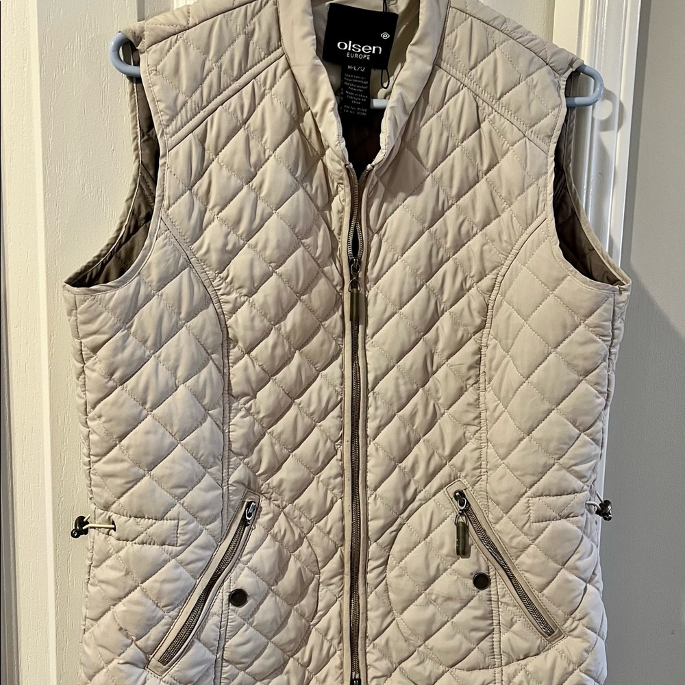 Quilted vest.